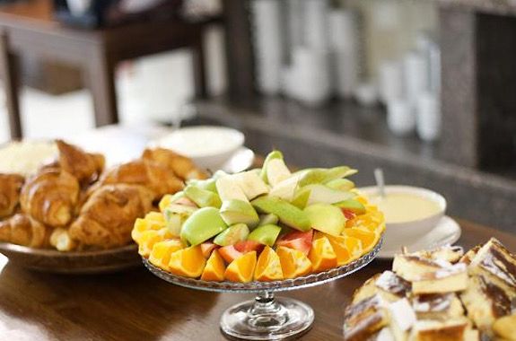 Картинка сніданок в готелі